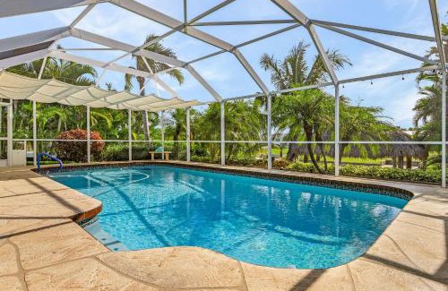 Caloosahatchee House | OH! What a Villa - Sunsets, Saltwater Pool, Hot tub, Tiki Hut, Dock - Villa Coastal Cottage- Roelens