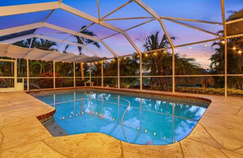 Caloosahatchee House | OH! What a Villa - Sunsets, Saltwater Pool, Hot tub, Tiki Hut, Dock - Villa Coastal Cottage- Roelens