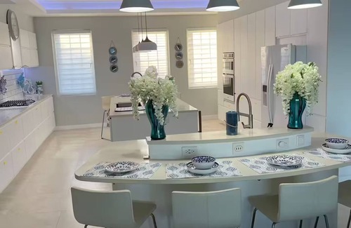 Nassau Condo | Ohana 9093 LLC