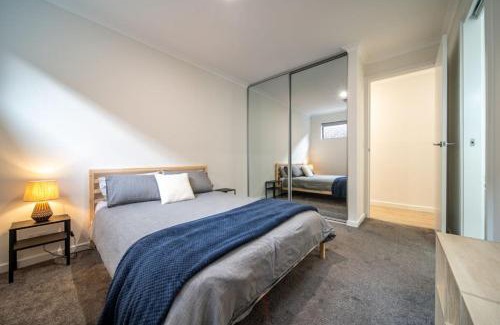 Warradale House | Ohana on Hobart Backyard Wifi Family