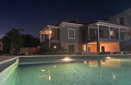 Astros House | Oikies