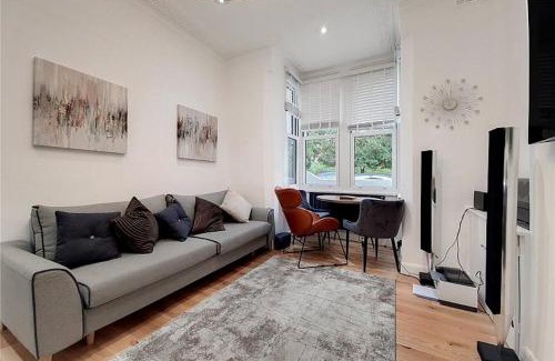 Wandsworth Apartment | OikosHome Deluxe 2 Bed Flat in London
