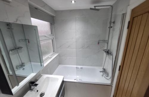 Wandsworth Apartment | OikosHome Deluxe 2 Bed Flat in London