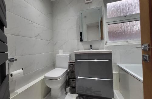 Wandsworth Apartment | OikosHome Deluxe 2 Bed Flat in London