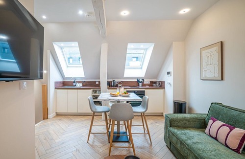 Tours City Centre Apartment | OIQIA Palace Hôtel N°4