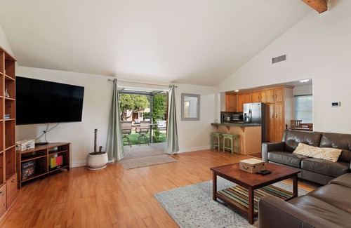 Ojai Cottage | OJAI Cottage Retreat with touch of class with Mountain Views