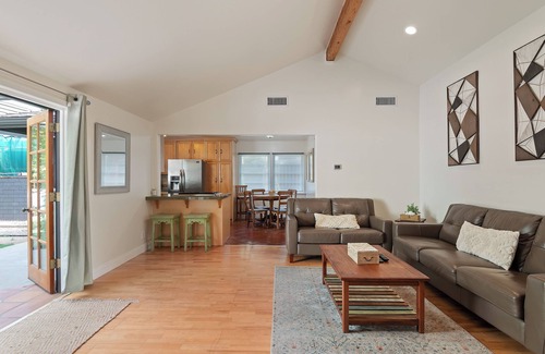 Ojai Cottage | OJAI Cottage Retreat with touch of class with Mountain Views