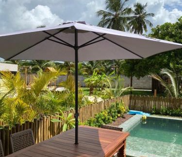 Passo de Camaragibe House | OKA 25: Casa com piscina em condomínio beira mar em Milagres