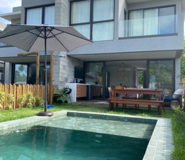Passo de Camaragibe House | OKA 25: Casa com piscina em condomínio beira mar em Milagres