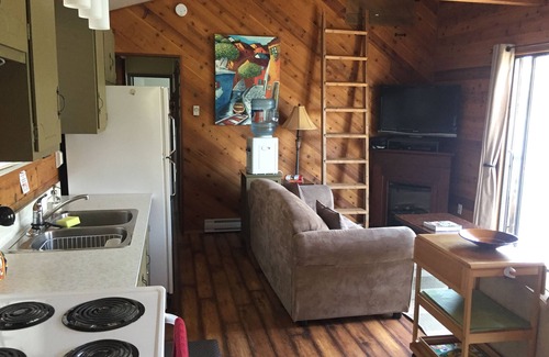 Okanagan-Similkameen Cottage | Okanagan Lakefront Cottage at Twin Lakes