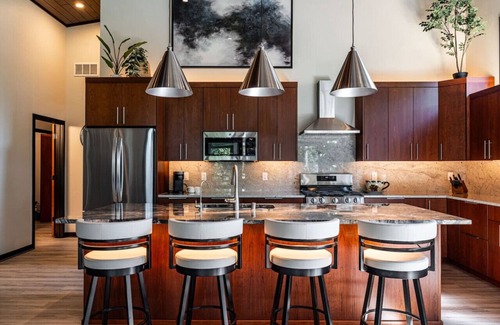 Okauchee Lake Apartment | Okauchee Fairway: 4 BD | 4 BA