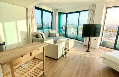 Herzliya Pituach Apartment | Okeanos Spectacular Sea View Loft