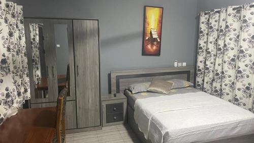 Accra House | Okyeame Memorial Guesthouse - Royal Stayokay