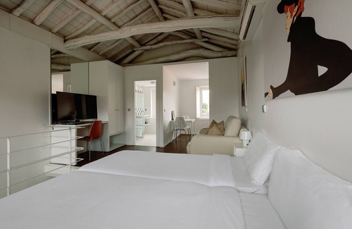 Bonfim House | Olala Fine Arts Studios