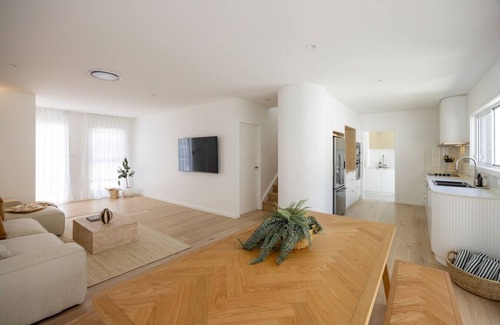 Anna Bay Villa | Olas Villa 5 | Med-Style 3BR + Plunge Pool + Beach