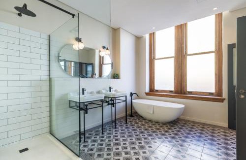 Cape Town City Centre Hotel | Old Bank Hotel - Lion Roars Hotels & Lodges