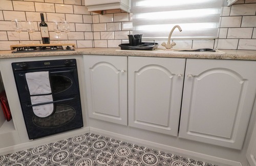 Pilling House | OLD BELL FARM, character holiday cottage, with open fire in Pilling