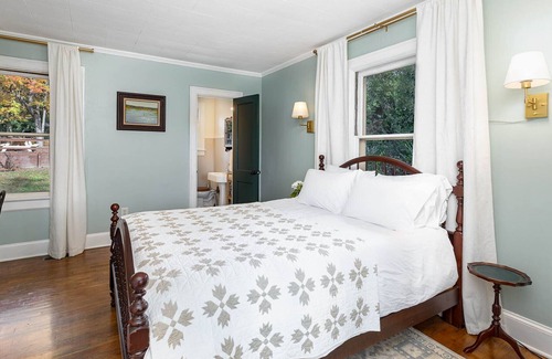 Lemon Springs Cottage | Old Blue's Retreat: Lakeview Cozy Cottage