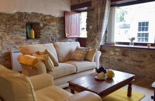 Dinas Cross House | Old Chapel Cottage - Dinas Country Club