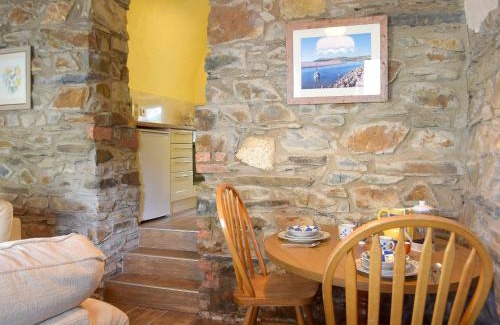 Dinas Cross House | Old Chapel Cottage - Dinas Country Club