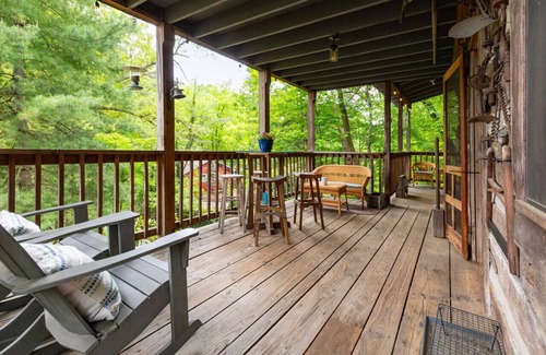 Lake Junaluska Cabin | Old Chestnut Cabin; walk to Lake Junaluska!