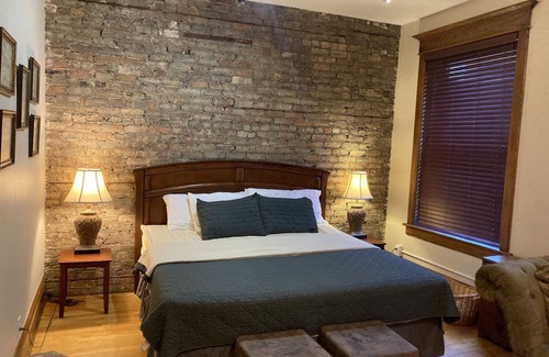 Lakeview Bed & Breakfast | Old Chicago Inn