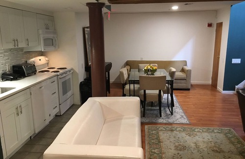 Old City House | Old City - Spacious Tri-level Loft