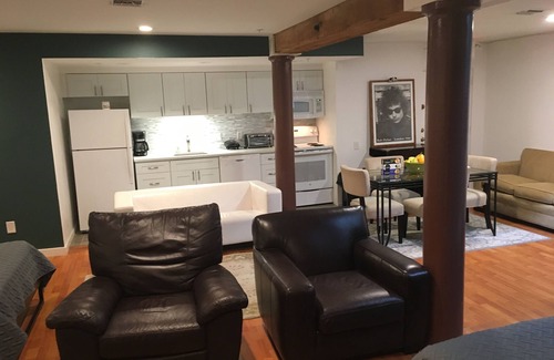 Old City House | Old City - Spacious Tri-level Loft