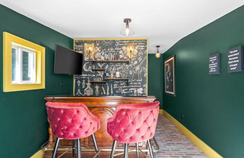 Clarksville House | Old Clarksville House w Secret Speakeasy Style Bar - 914 Crossland Ave