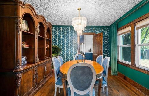 Clarksville House | Old Clarksville House w Secret Speakeasy Style Bar - 914 Crossland Ave