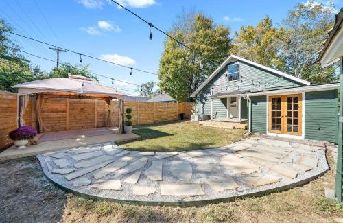 Clarksville House | Old Clarksville House w Secret Speakeasy Style Bar - 914 Crossland Ave