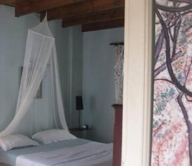 Alepou House | Old cottage in Town