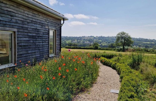 Chard Apartment | Old cow byre refurbished into a modern studio in an idyllic rural location.