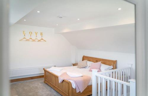 Chackmore Apartment | Old Dairy Cottage - Cosy and Luxurious!