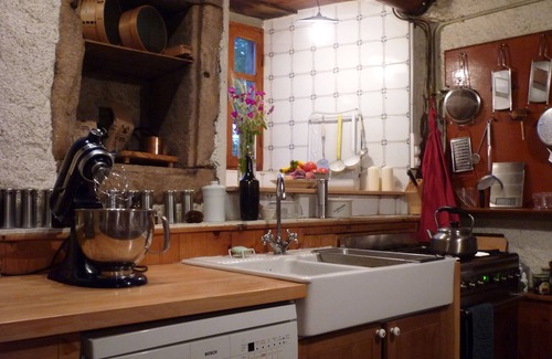 Saint-Julien-Chapteuil Cottage | Old farm with view in hamlet