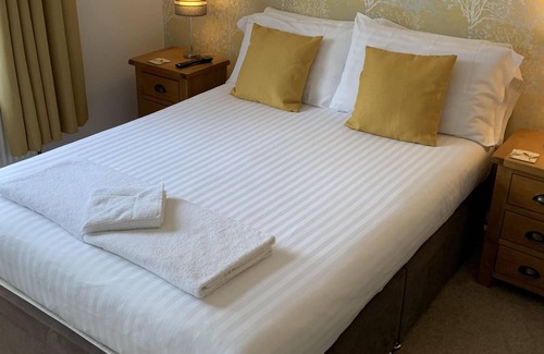 Bournville Hotel | Old Farm Hotel