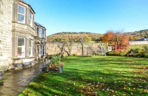 Rowsley Cottage | OLD FARM HOUSE, family friendly, character holiday cottage in Rowsley