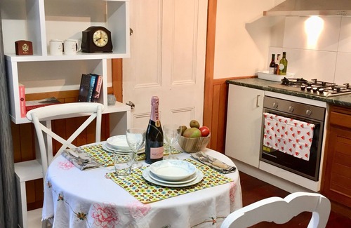 Wellington Cottage | Old Farmer’s cottage Villa in the Bay - A Cozy, Relaxing Getaway