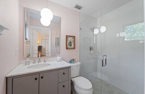 Englewood Cottage | Old-Florida charm close to everything wonderful that Englewood has to offer!!
