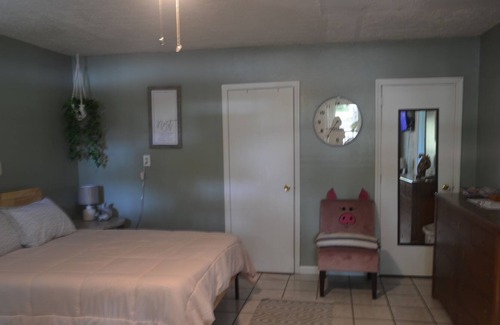 Florida South Atlantic Coast Cottage | Old Florida, country cottage. Relax with nature on this 420friendly hobby farm.