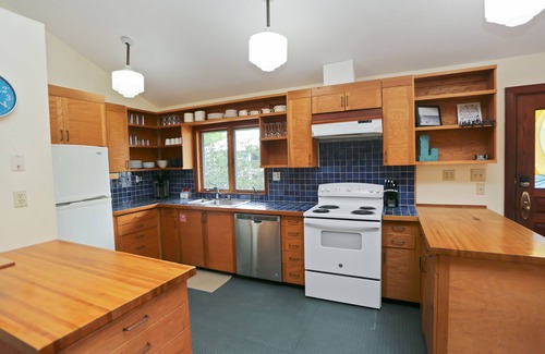 Indian Pass House | Old Florida Peaceful Retreat, Short Walk to Beach ~ Oceans of Time