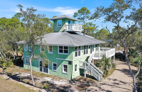 Indian Pass House | Old Florida Peaceful Retreat, Short Walk to Beach ~ Oceans of Time