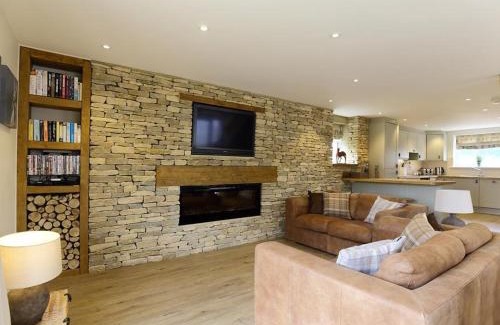 Witney House | Old Groom's Cottage