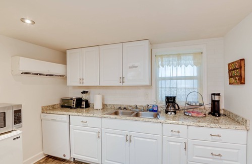 Old Hickory Apartment | Old Hickory Hideout: Charming Apt w/Deck!