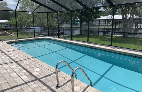 Homosassa House | OLD HOMOSASSA HOME WITH PRIVATE BOAT DOCK AND POOL!