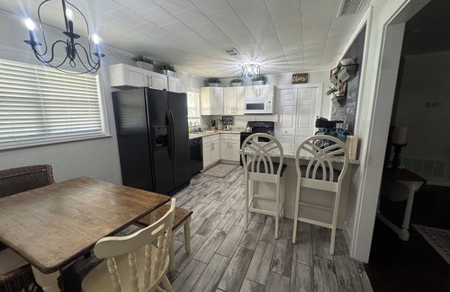 Homosassa House | Old Homosassa - Manatees, Scalloping, River!