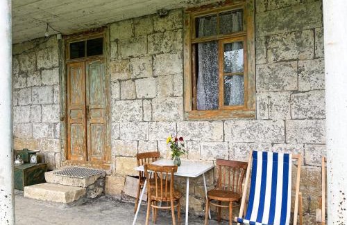 Ambrolauri Apartment | Old House in Racha - ძველი სახლი რაჭაში