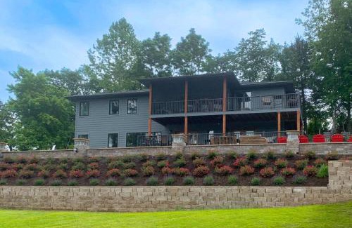 Camdenton House | Old Kinderhook Golf & Waterfront Vacation Rental