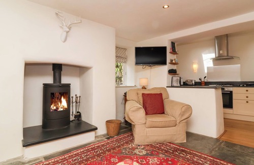 Lee Cottage | OLD MAIDS COTTAGE, pet friendly, with open fire in Woolacombe