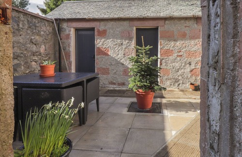 Marybank House | OLD MANSE, family friendly, character holiday cottage in Muir Of Ord
